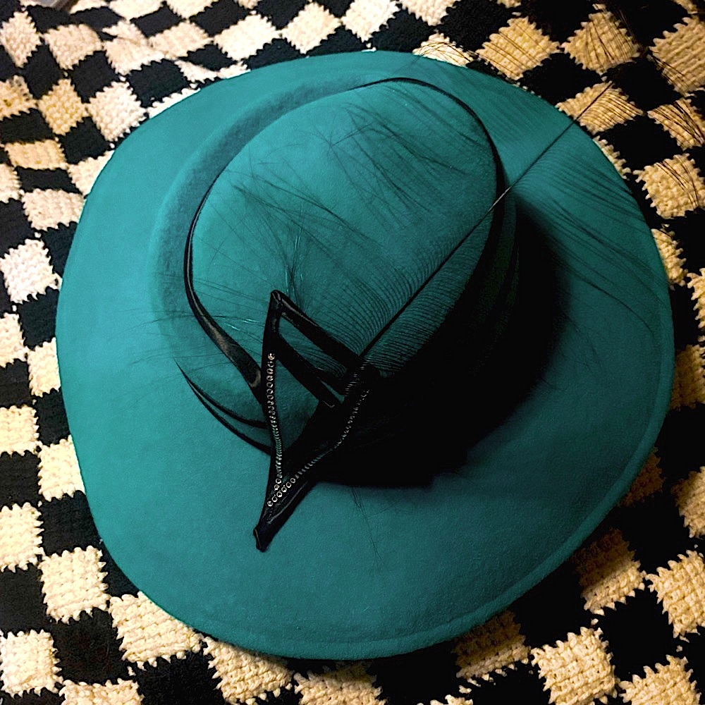 💎Ruth Kropveld 🦚Chateau Creations 🐏vintage wool felt hat with feather & bling - Picture 7 of 12